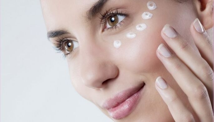Rejuvenation of the skin around the eyes with cream